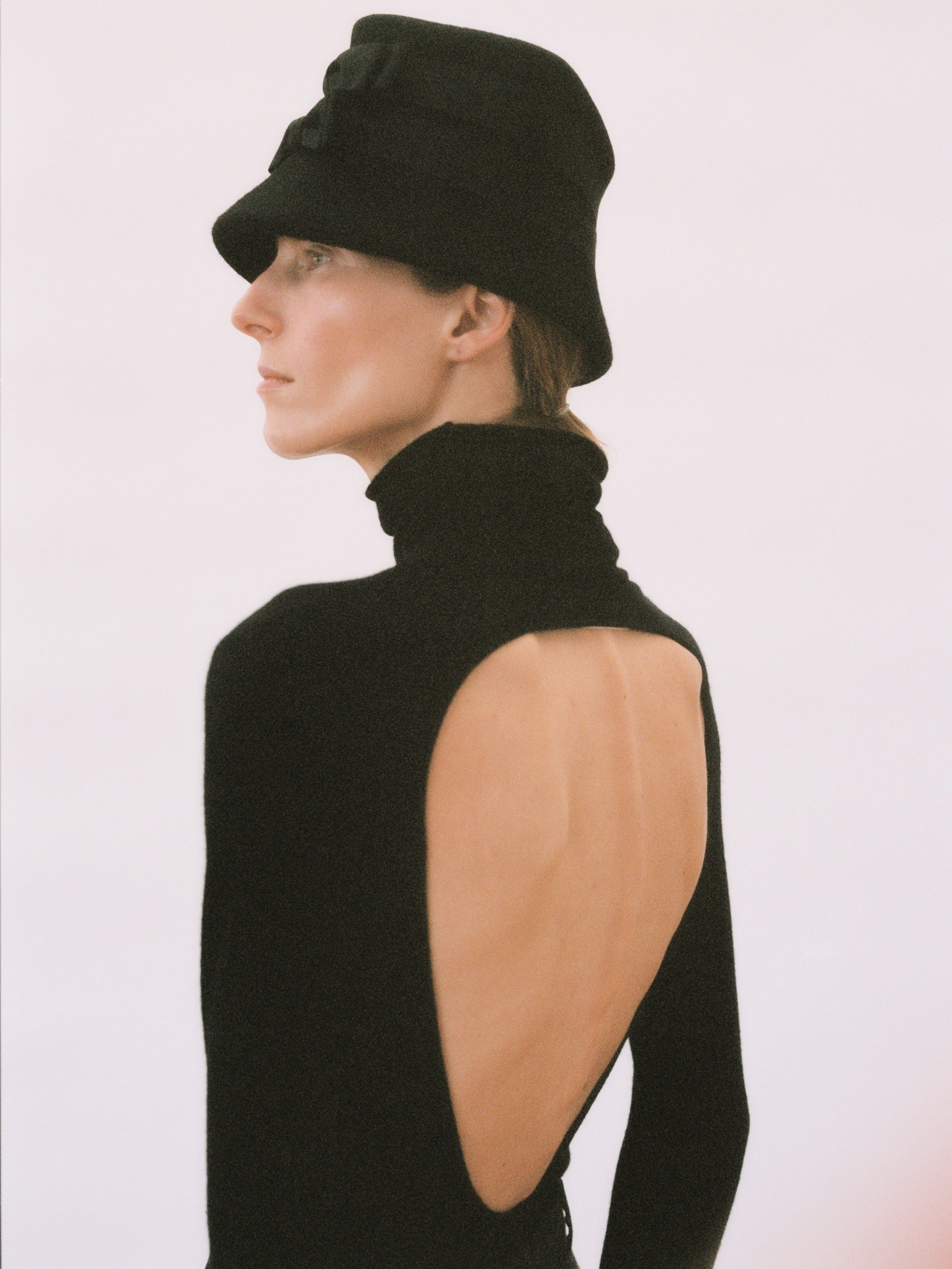 Le Square - Black, Black Ribbon