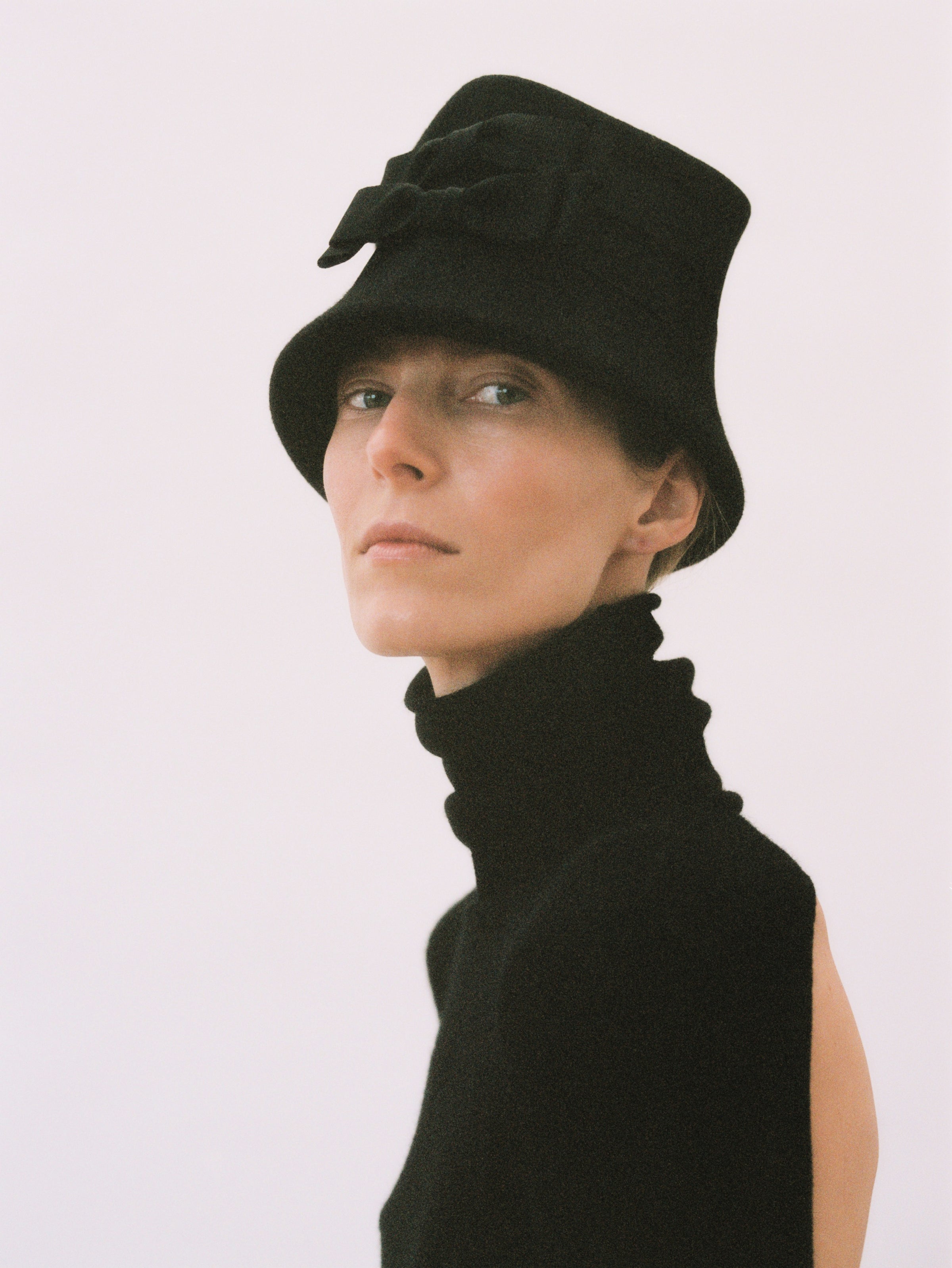Le Square - Black, Black Ribbon