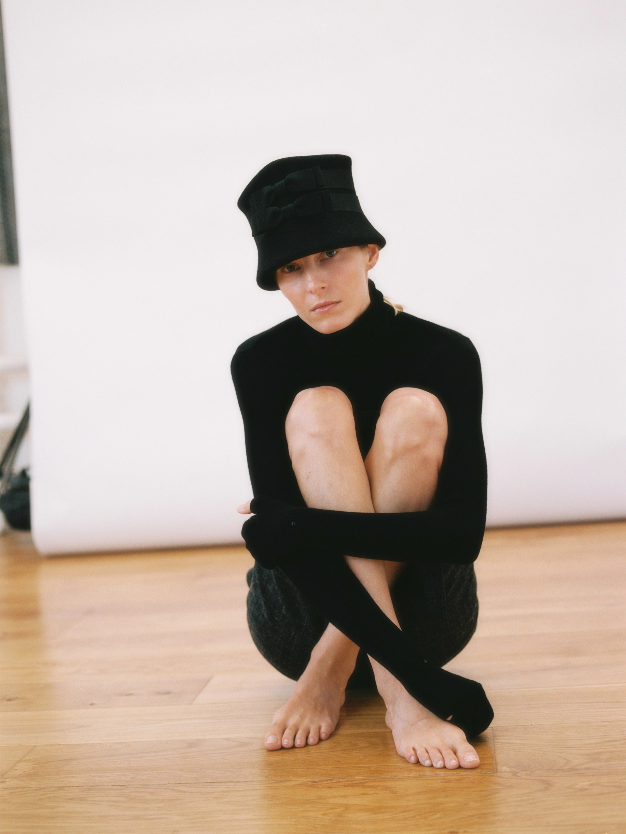 Le Square - Black, Black Ribbon