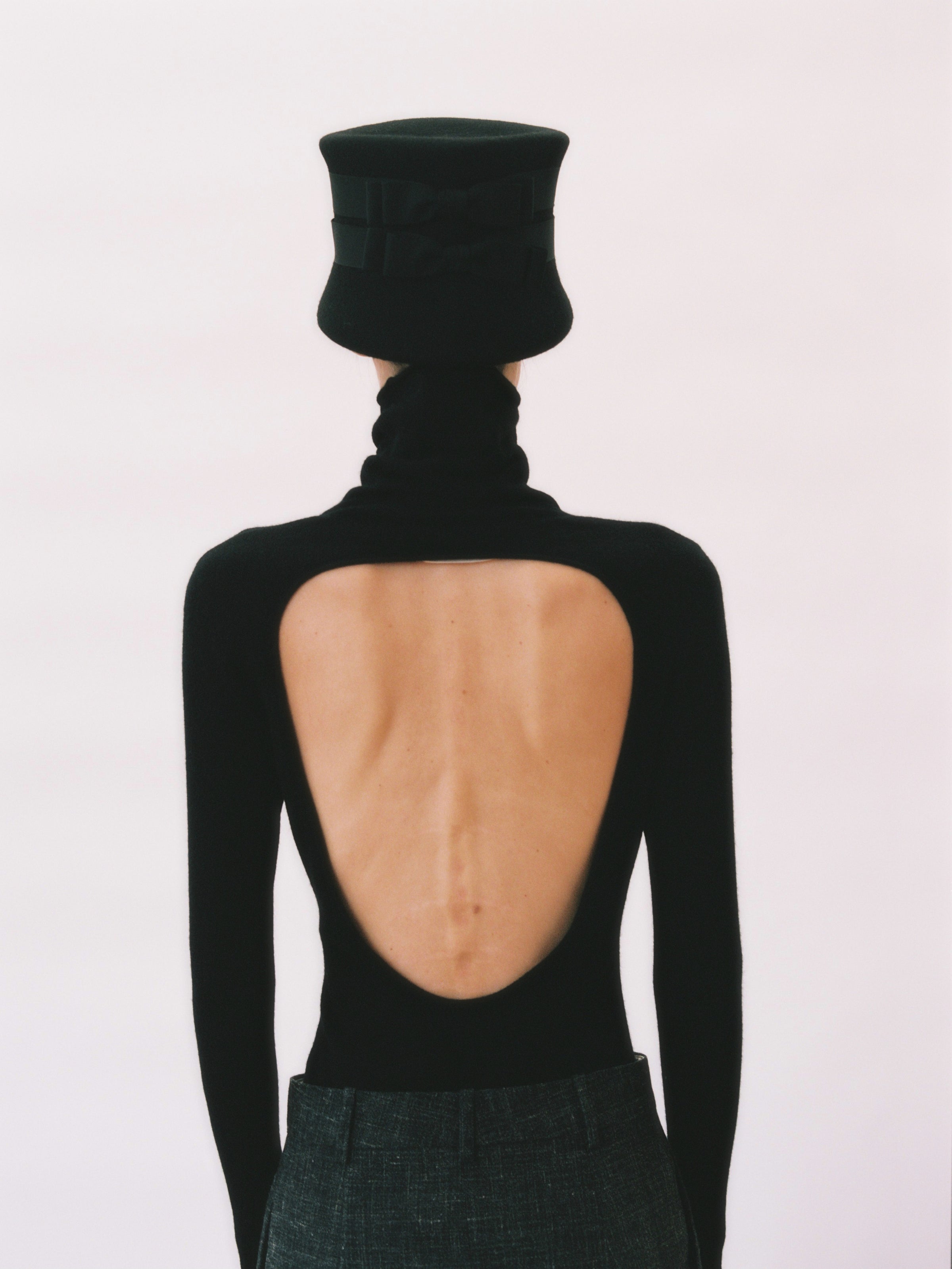 Le Square - Black, Black Ribbon
